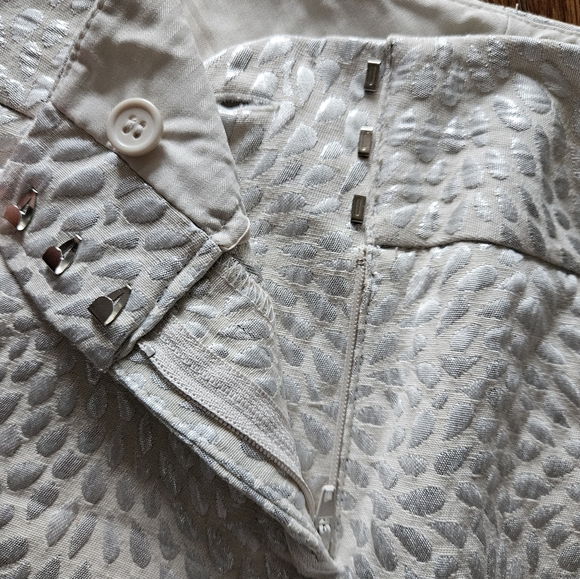 Limited Cassidy Fit Short - Picture 6 of 9